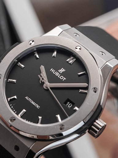 dong-ho-Nam-Hublot-Classic-Fusion-42mm-Black-Dial-Pave-Custom-Diamond.png